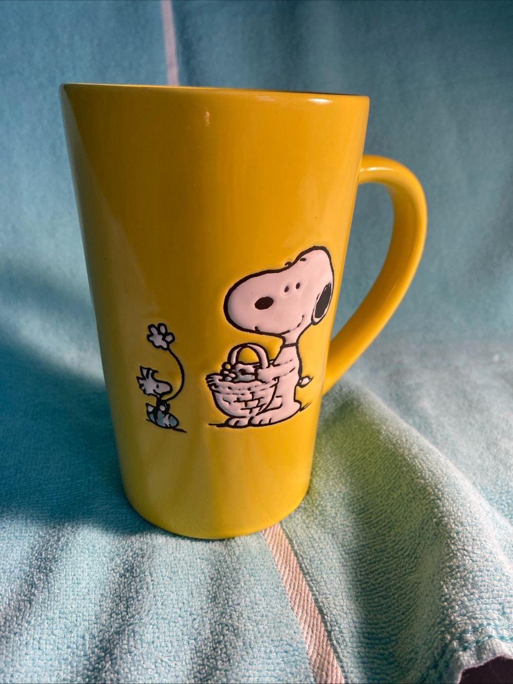 Snoopy and Woodstock Yellow Easter mug 16 ounce
